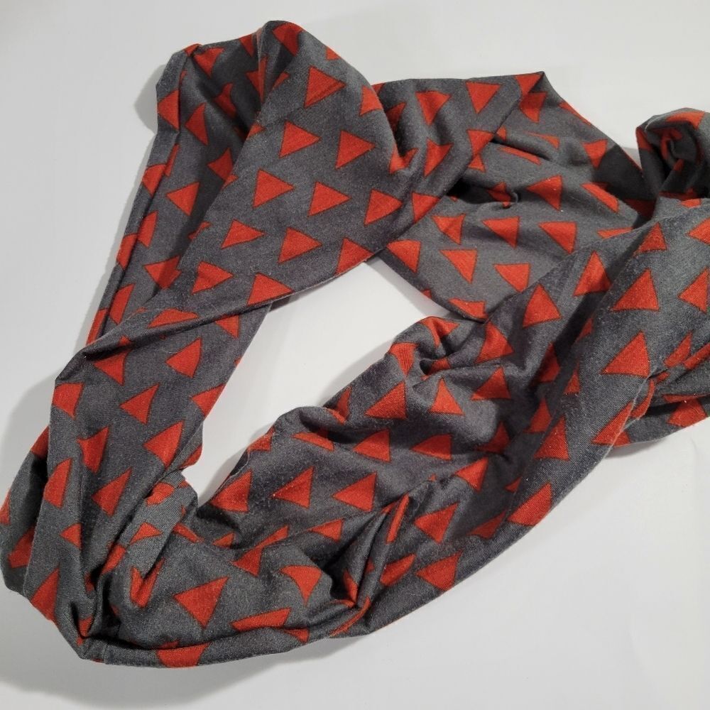 Gray and‎ red triangle print infinity scarf